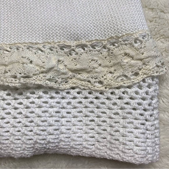 Pili Carrera White Lace Cotton Crochet Baby Blanket - Picture 4 of 6